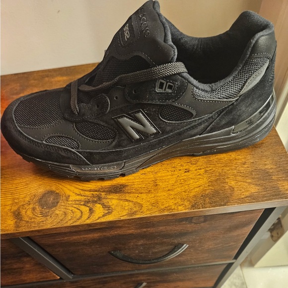 New Balance 992
Triple Black - Picture 7 of 11